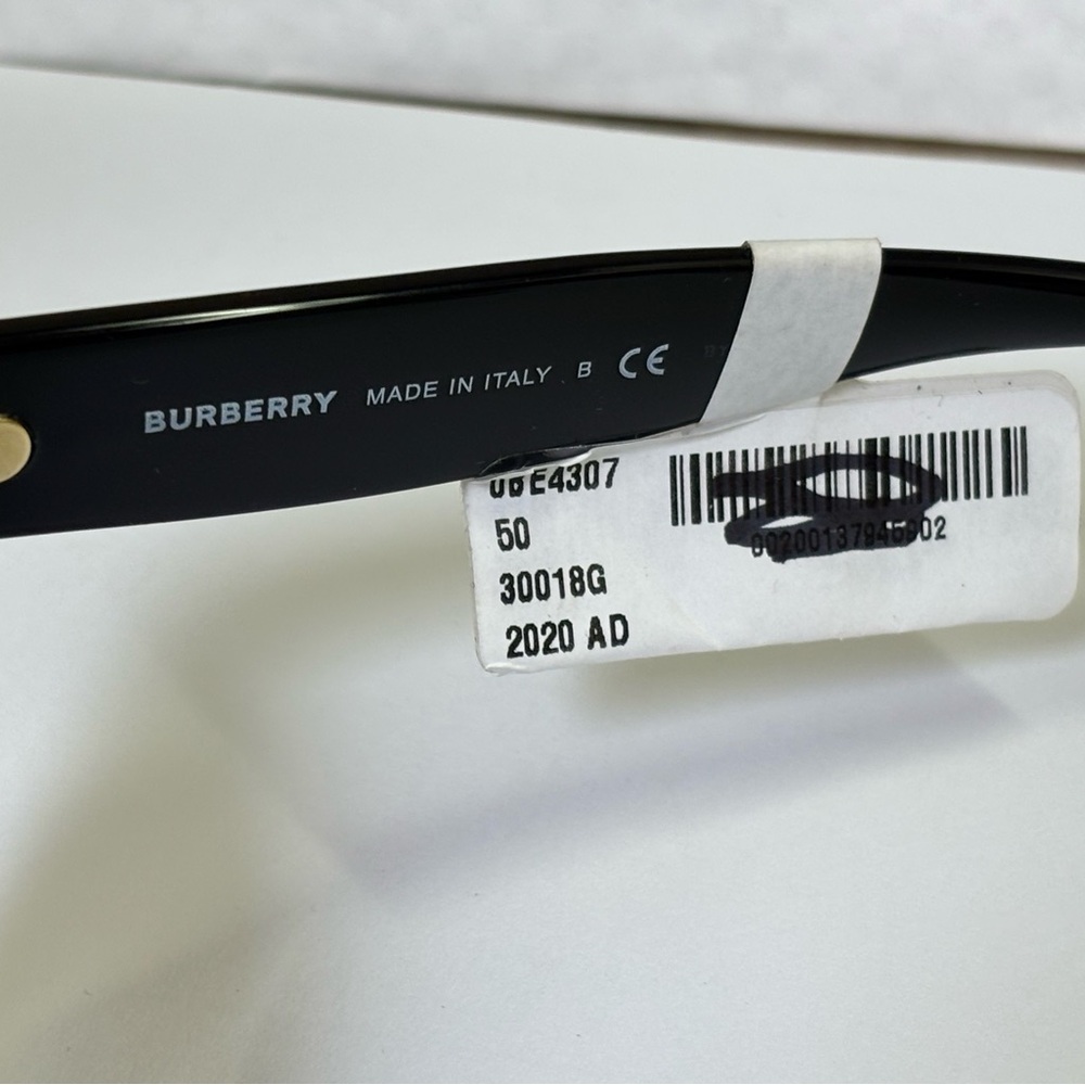 New Burberry BE4307 3001/8G Primrose Black Sunglasses. Geometric shape. - Picture 10 of 15